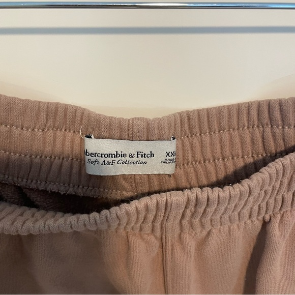 Abercrombie Sunday Sweat Shorts in‎ Tan - Picture 6 of 7